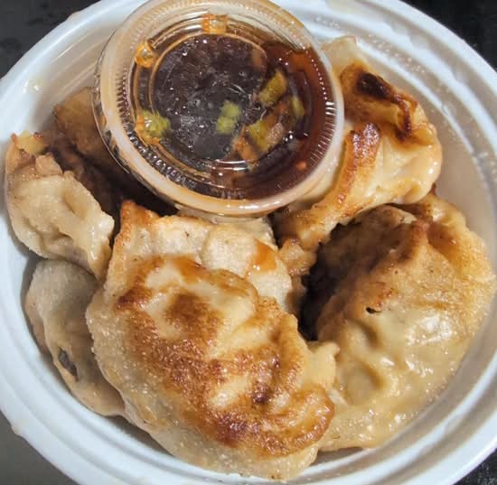 5. Fried Pork Dumpling 肉鍋貼